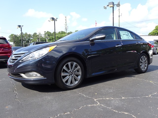 AT13584926-640px-p1.jpg